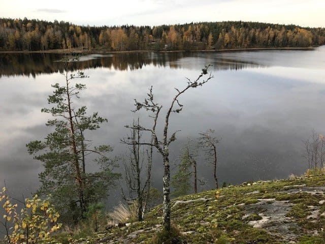 Kaunis syksyinen järvimaisema Suomesta